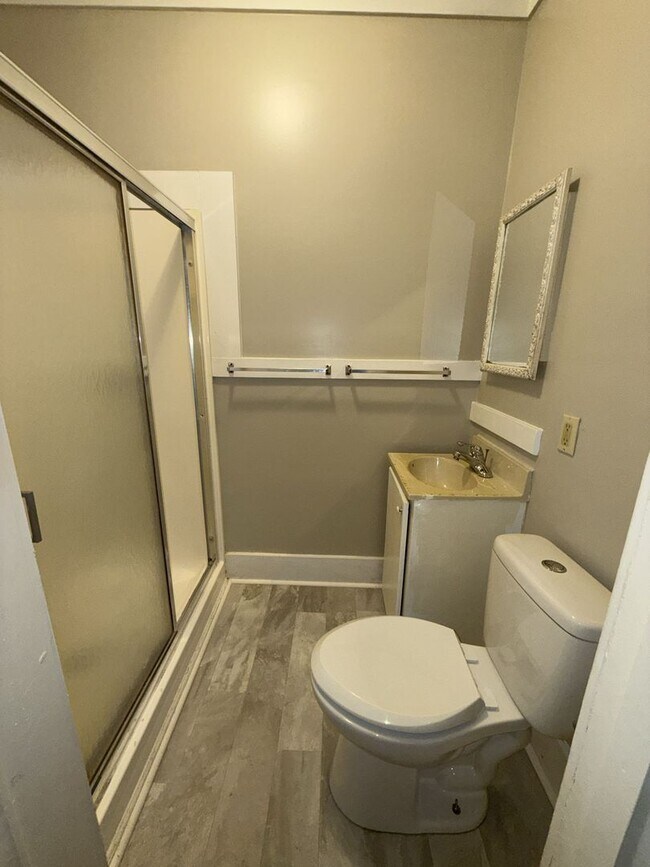 Building Photo - 1424 W. Fourth St. - 3 Unit