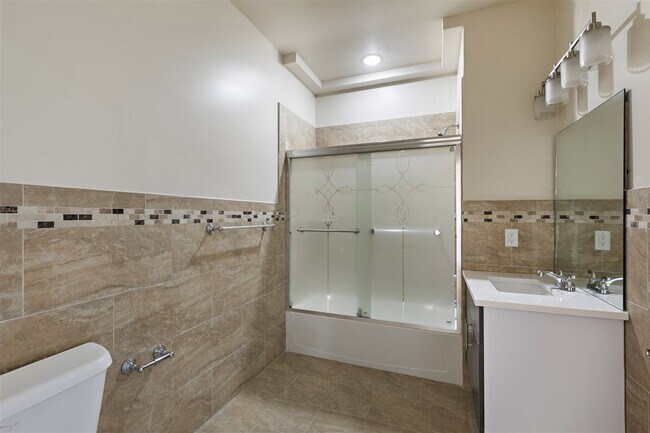 Building Photo - 1542 John F. Kennedy Blvd