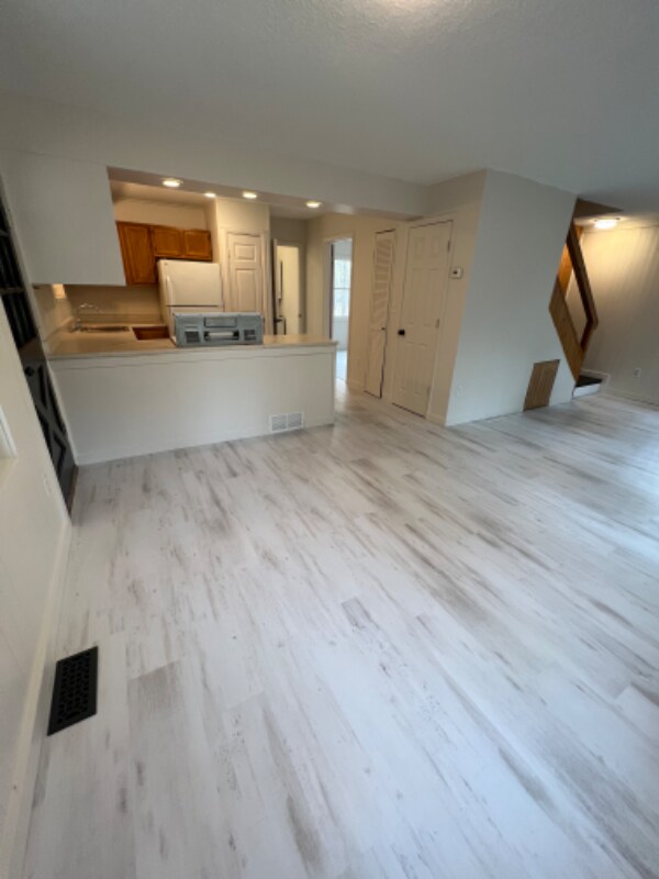Building Photo - 6848 Whispering Pines Dr