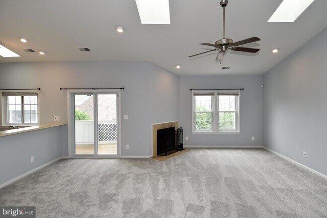 Building Photo - 4056 Grays Pointe Ct
