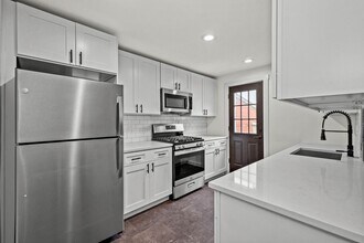 Building Photo - AVAILABLE MAY 1ST!! STUNNING 3 BEDROOM, MUST SEE!