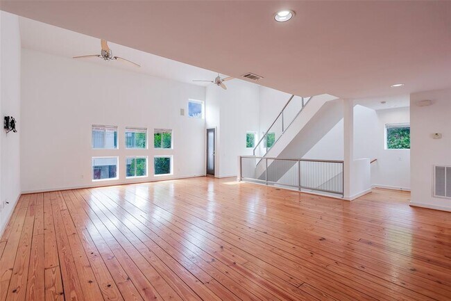 Building Photo - 1303 Arthur St