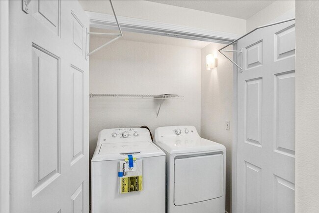 Building Photo - Pacific Legends 2 Bed Condo Near Pool