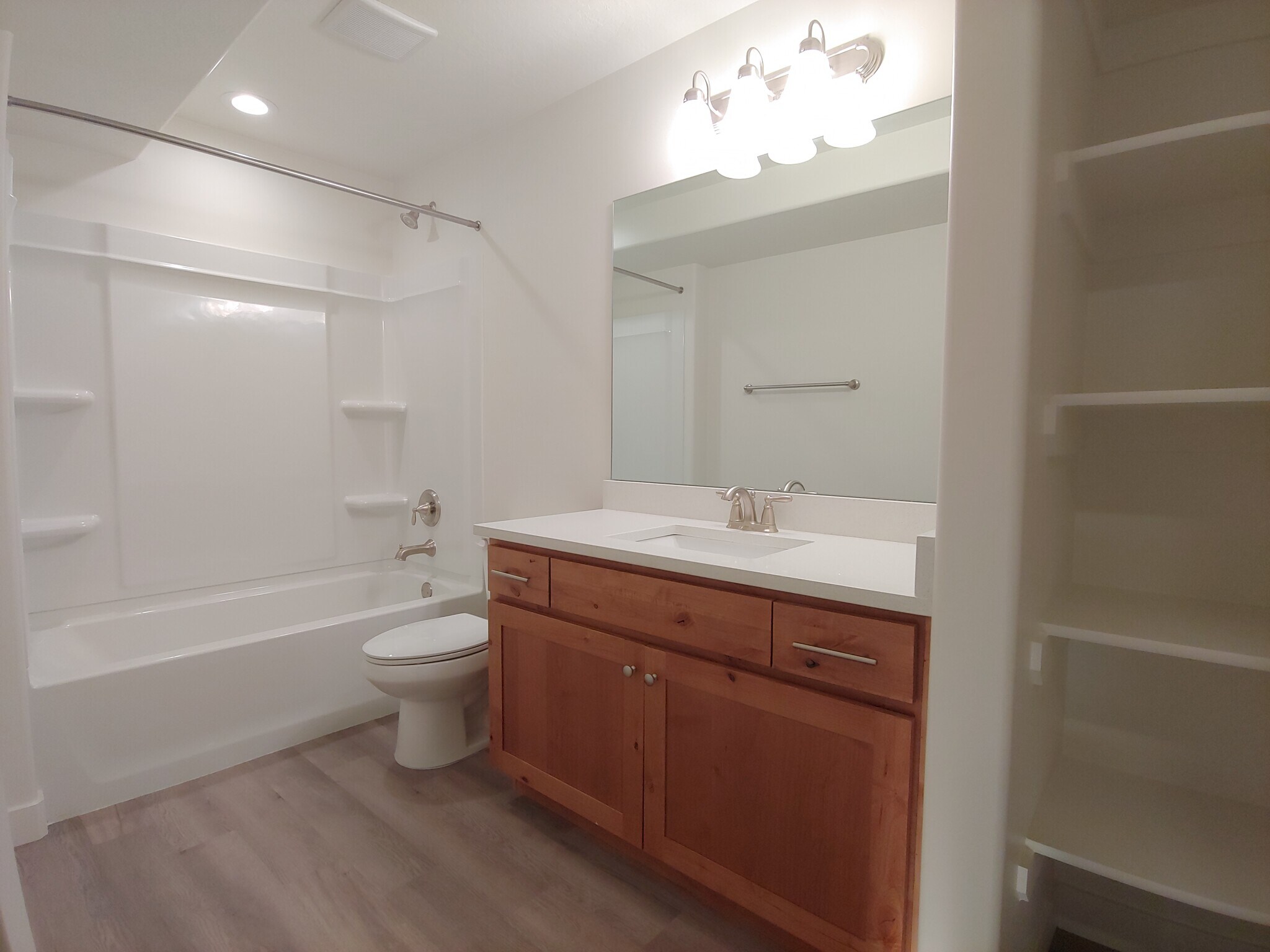 Building Photo - 591 S Emerald Ln