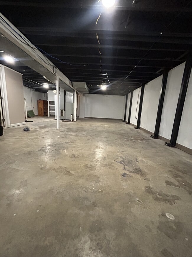Building Photo - 6009 Old Collinsville Rd