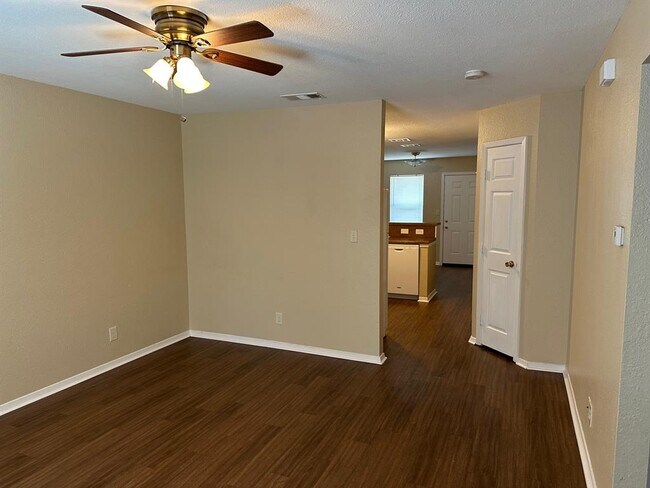 Building Photo - 2208 Katy Ln
