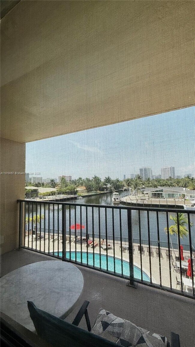 Building Photo - 301 Golden Isles Dr
