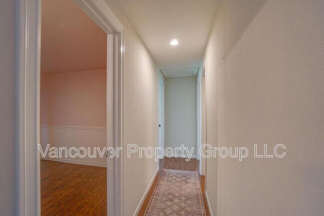 Building Photo - 9412 NE 8th St