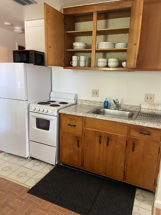 Furnished apartment - Garfield Avenue Apartments