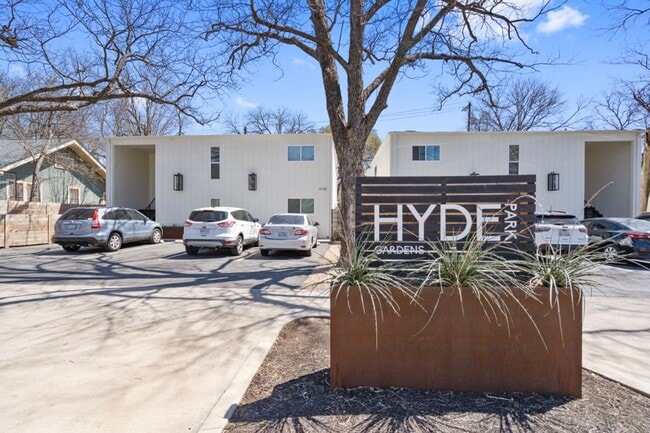 Primary Photo - 4105 Speedway, Unit 205