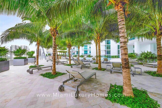 Building Photo - 900 Biscayne Blvd