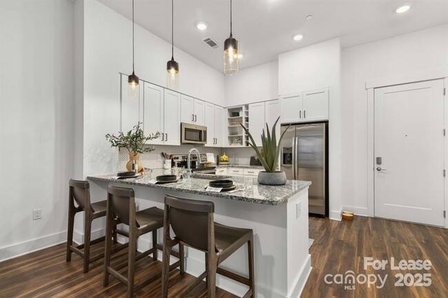 Building Photo - 4220 Colony Plz Dr