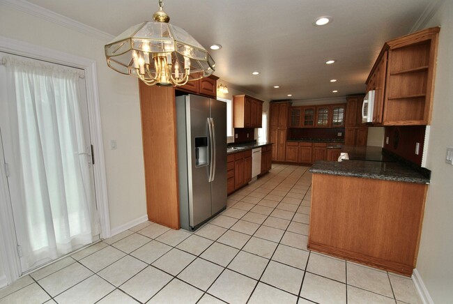 Building Photo - Charming Four Bedroom Rossmoor Home