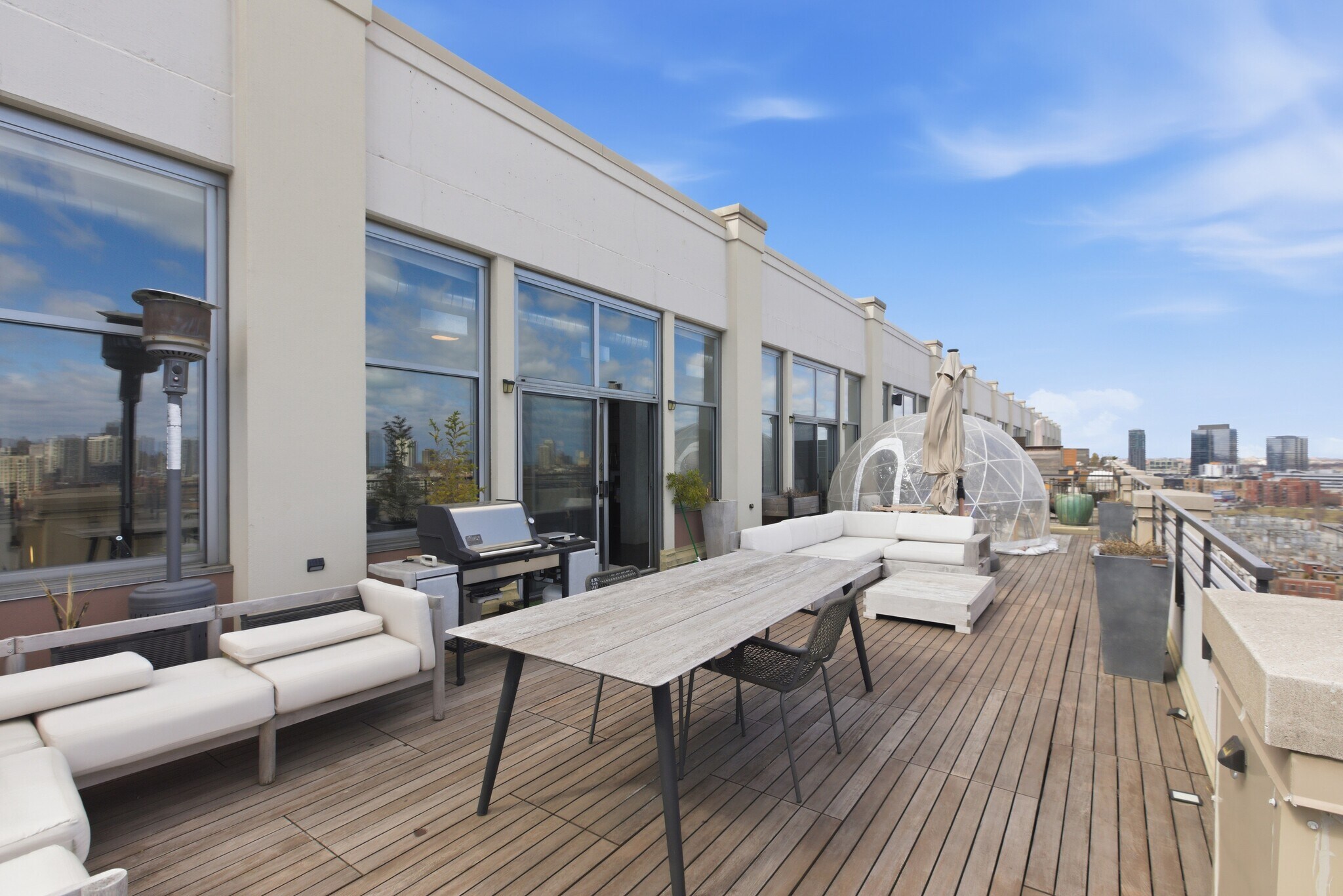 Building Photo - 900 N Kingsbury St