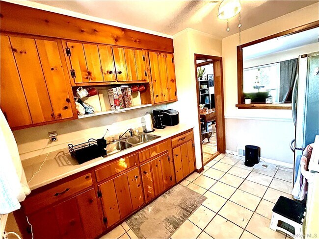 Building Photo - 102 Overocker Rd