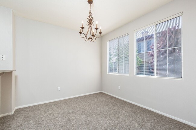Building Photo - NW townhome with 2 car garage in gated community.