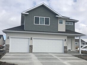 Building Photo - 4 Bed 2.5 Bath Single Family Home