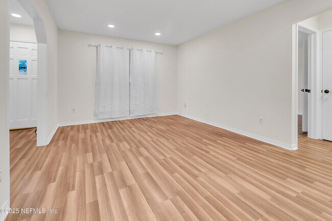 Building Photo - 8717 Pinon Dr