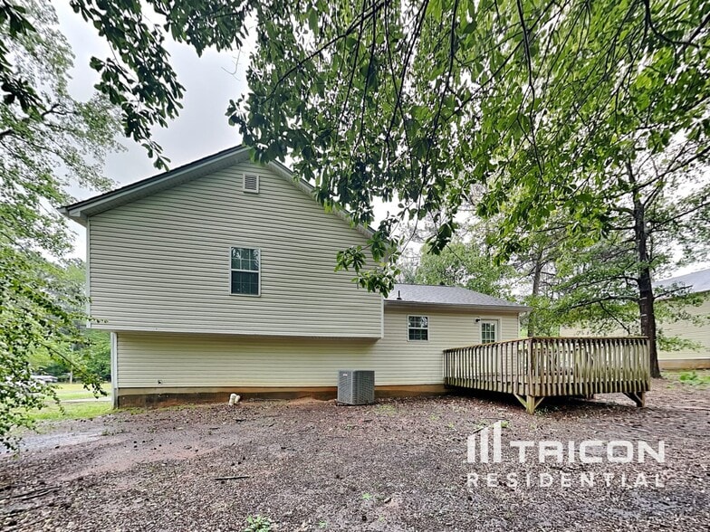 Building Photo - 120 Country Cottage Cir