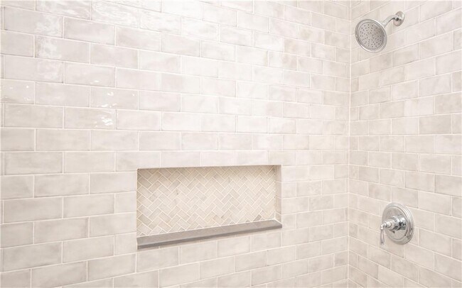 Building Photo - 8 Pleasant St