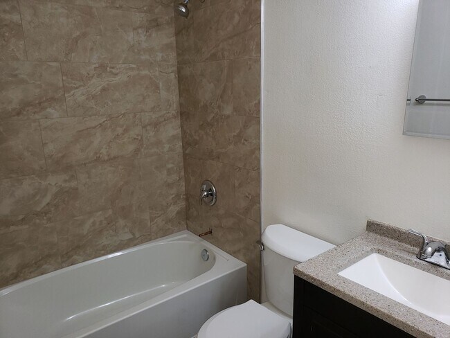 Building Photo - Maple Ave - Triplex