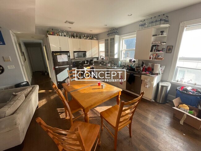 Building Photo - 19A Parker Hill Ave. Unit 3