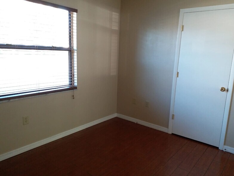 Building Photo - 1141 Deer Hollow Pl