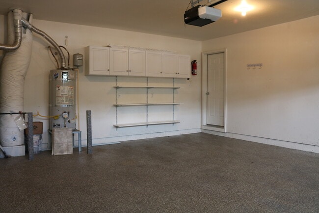 Building Photo - Home Sweet Home! 4 Bedroom/2.5 Bath in Salmon Creek: Available 10/10!