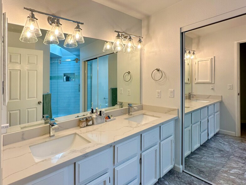 Master Bathroom - 34426 10th Ave SW