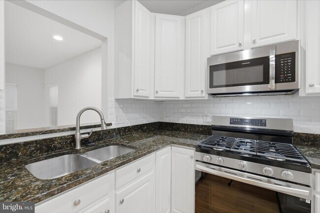 Building Photo - 45570 Trestle Terrace
