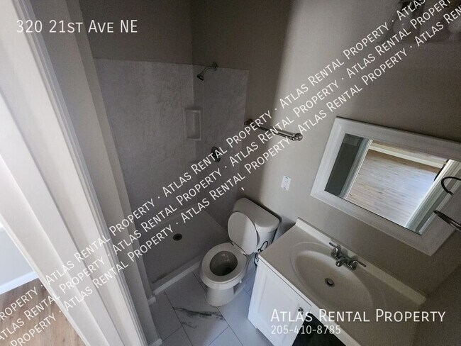 Building Photo - 320 21st Ave NE