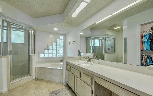 Building Photo - 2156 St Martins Dr W