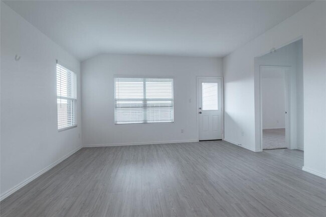 Building Photo - 368 Keefer