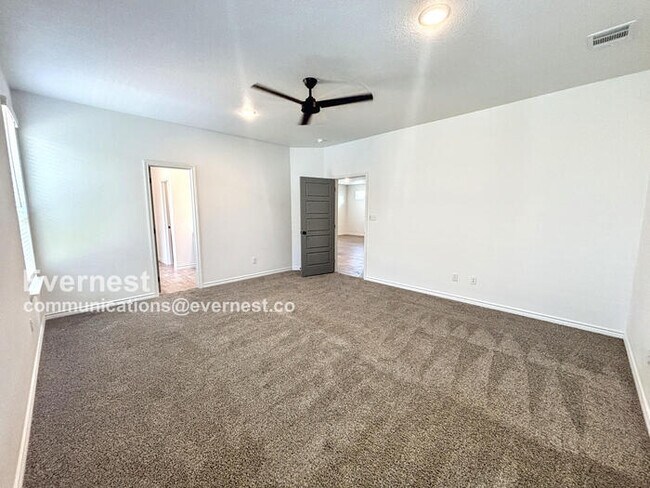 Building Photo - Limited Time Special Offer / 3 Bed, 2 Bath Home with Fenced Yard & Garage / Pet-Friendly / Availa...