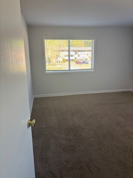 Building Photo - 812 Brook Hill Rd