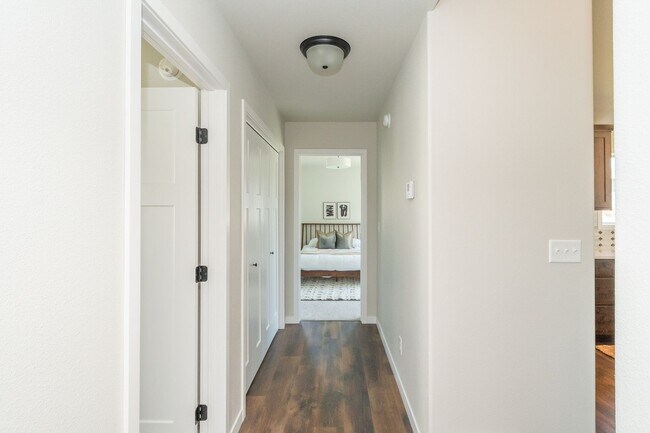 Building Photo - 4 Bed 3 Bath Single Family Home