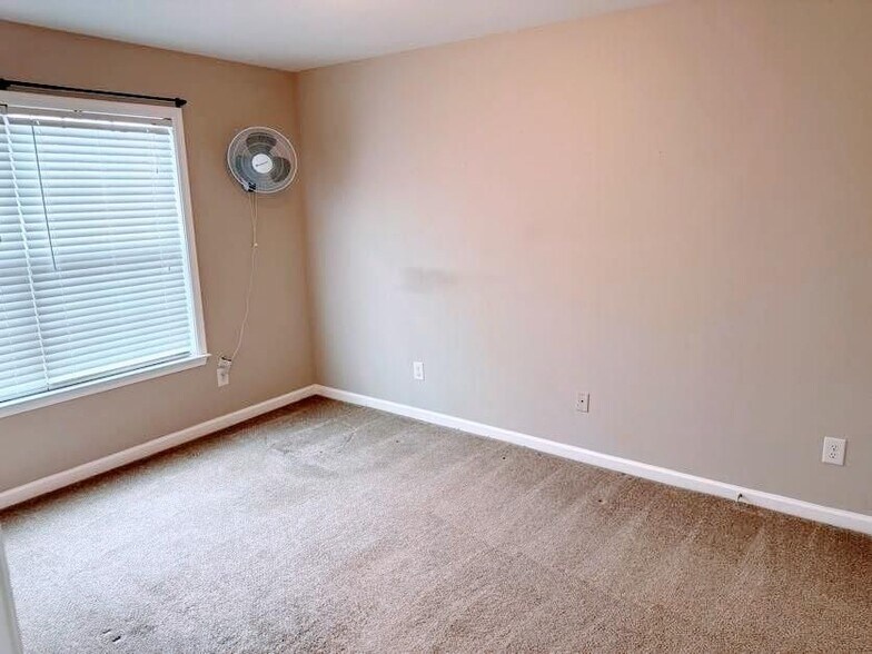 Building Photo - 940 Prestwyck Ct