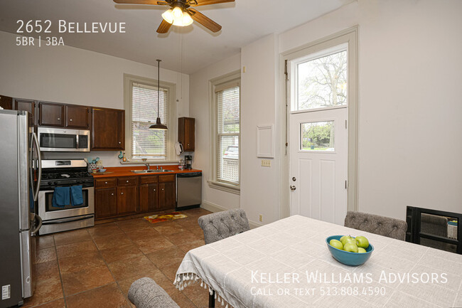 Building Photo - 2652 Bellevue-