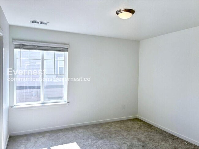 Building Photo - 740 Columbia St