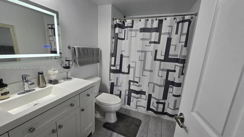 Building Photo - 275 NE 18th St