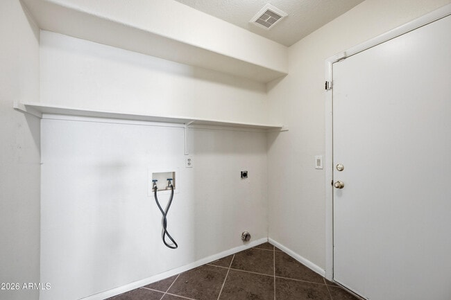 Building Photo - 5011 W Kristal Way