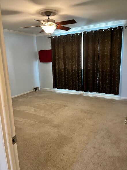 Main bedroom - 2811 Maxwell St