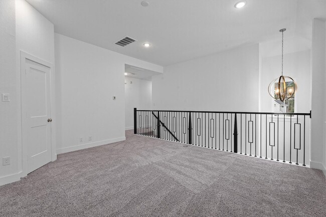 Building Photo - 120 Red Cascade Trl