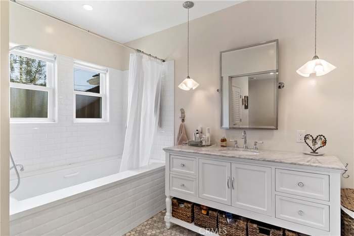 Building Photo - 211 St Joseph Ave