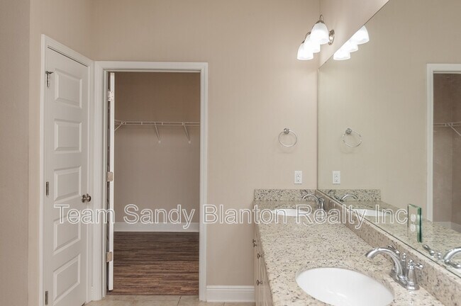 Building Photo - 7584 Burnside Lp
