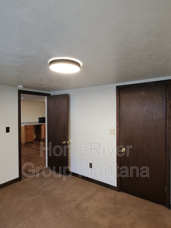 Building Photo - 724 Strand Ave