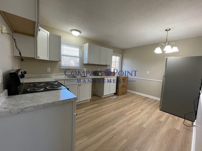 Building Photo - Newly Renovated Just For You! First Month's Rent Free!!