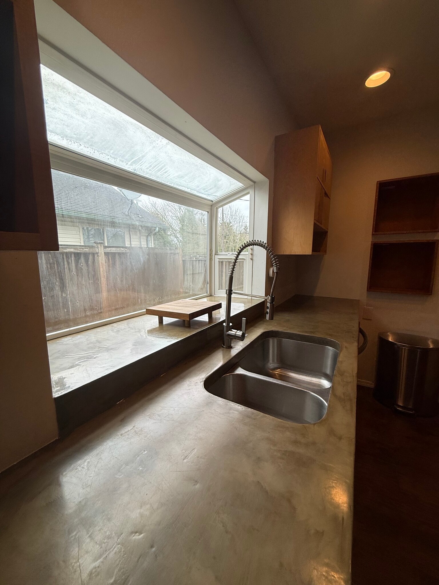 Building Photo - 406 E 43rd St