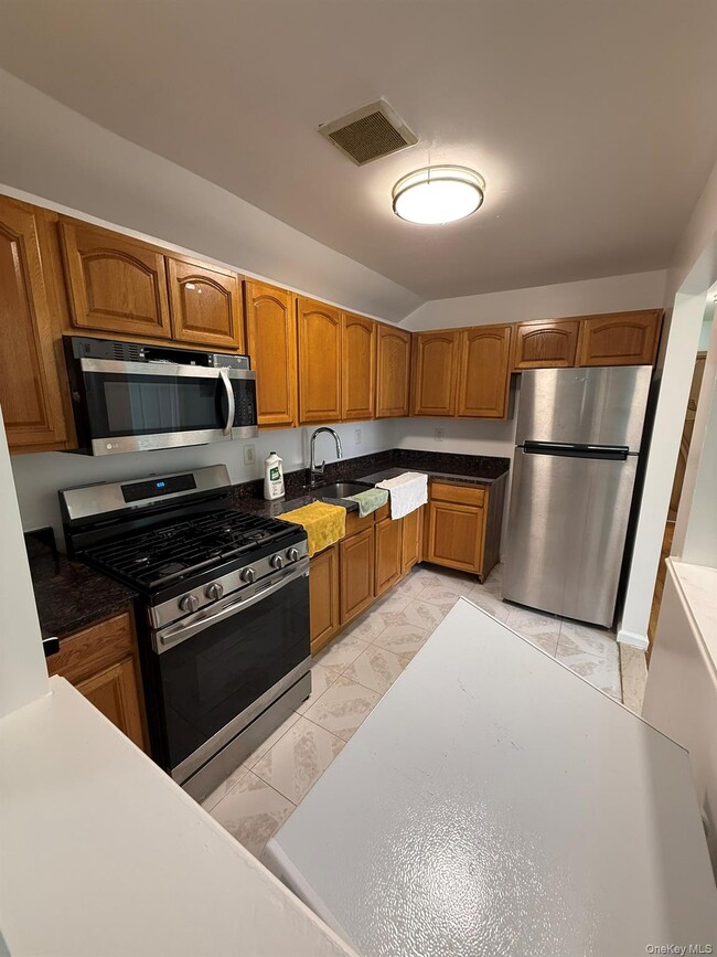 Building Photo - 176-34 133rd Ave