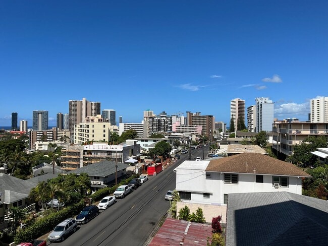 Building Photo - Makikilani Plaza Studio w/ 1 parking stall.  Avail 6/30/26